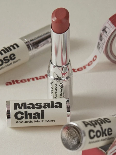 Матовый оттеночный бальзам для губ ALTERNATIVE STEREO Acoustic Matt Balm No1. Masala Сhai
