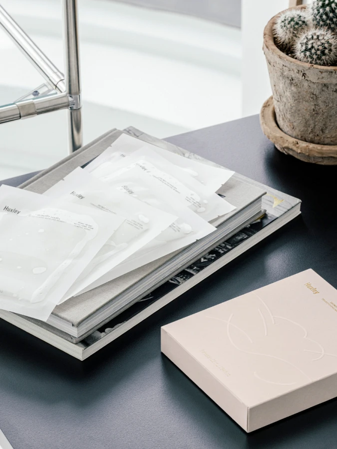 Укрепляющая тканевая маска с растительными экстрактами Huxley Conditioning Mask One Moment