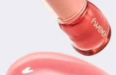 Лёгкий глянцевый блеск для губ fwee 3D Voluming Gloss A01 Vanilla 30%