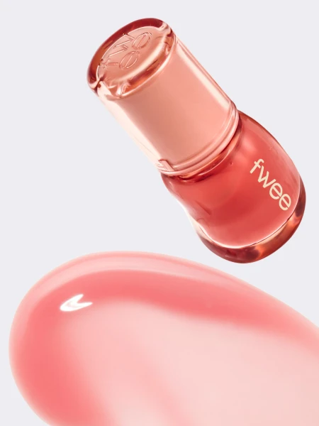 Лёгкий глянцевый блеск для губ fwee 3D Voluming Gloss A01 Vanilla 30%