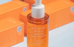Антиоксидантная сыворотка для лица с витамином С DERMASHARE Red Tangerine Vita-C Brightening Capsule Ampoule
