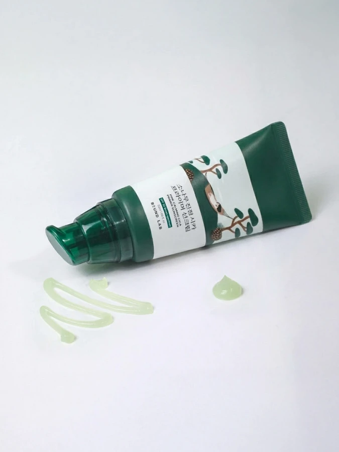 Солнцезащитный крем-праймер с экстрактом сосны и центеллы Round Lab Pine Calming Cica Primer Sunscreen SPF 50+ PA++++