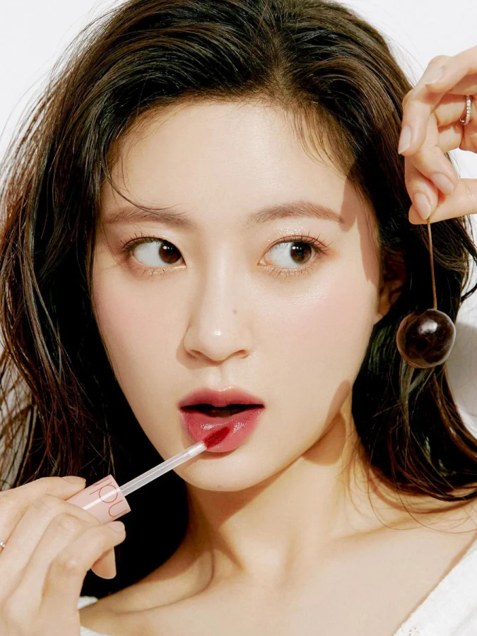 Сочный глянцевый пигмент для губ с вишнёвым оттенком rom&nd Juicy Lasting Tint 24 Peeling Angdoo