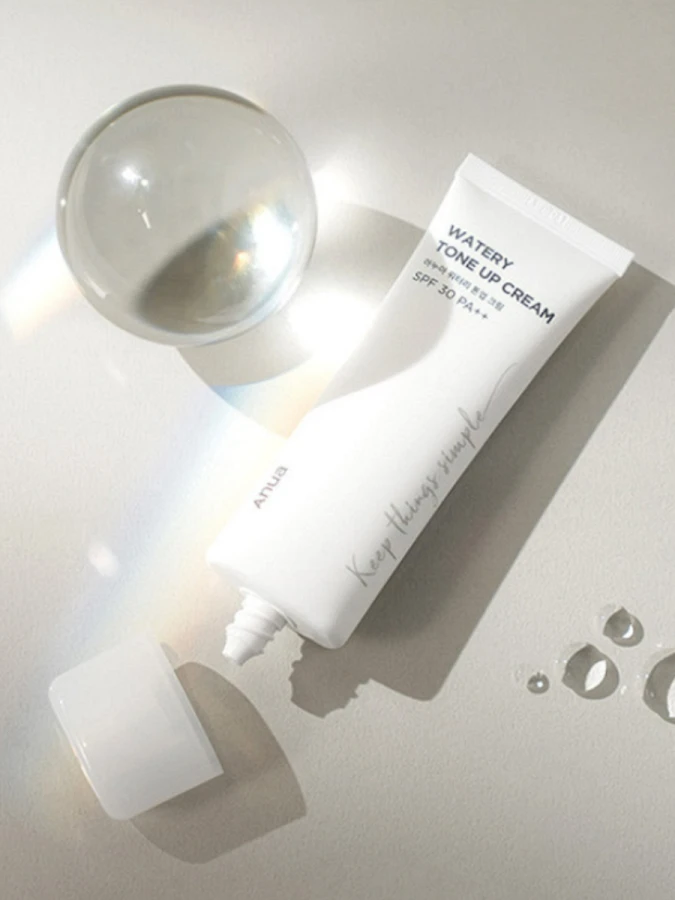 Осветляющий солнцезащитный крем с растительными экстрактами ANUA Watery Tone Up Cream SPF30 PA++