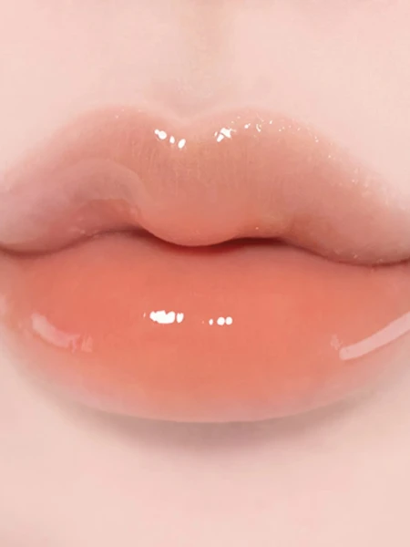 Оттеночный блеск для губ fwee 3D Changing Gloss 03 Scene Yellow