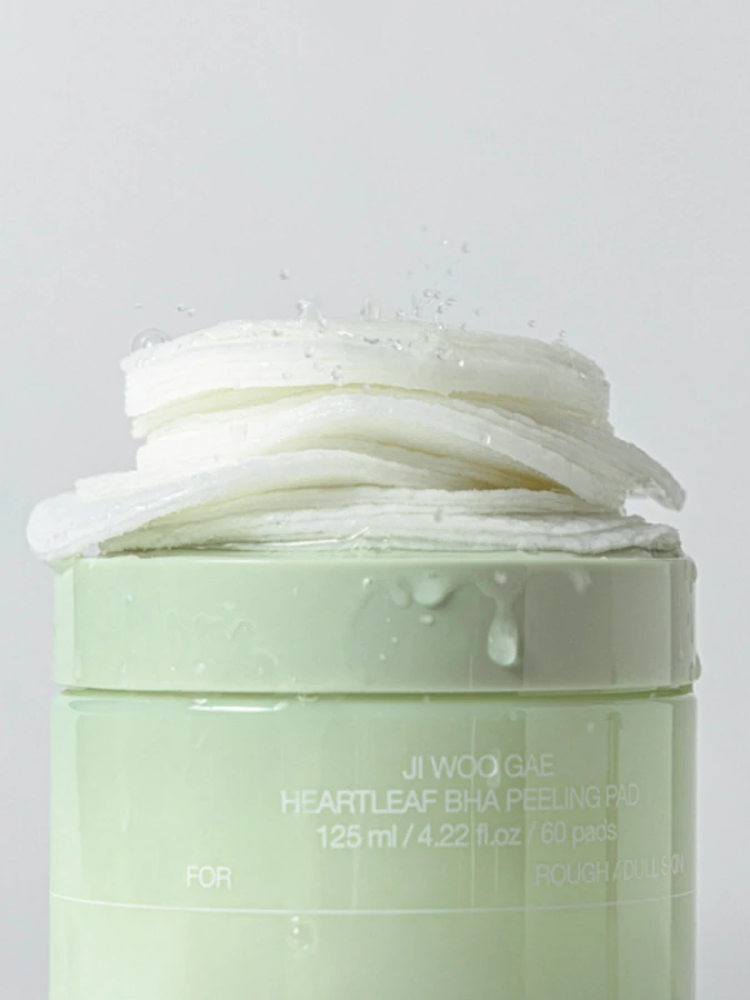 Отшелушивающие тонер-пэды с экстрактом хауттюйнии Celimax Ji Woo Gae Heartleaf BHA Peeling Pad