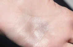 Многофункциональная палетка-хайлайтер Huemi Multi-Use Glow On Palette №02 Pure Glam