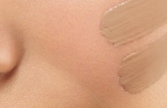 Невесомый тональный крем с фактором защиты от солнца Frudia Bare Skin Foundation Free Sun