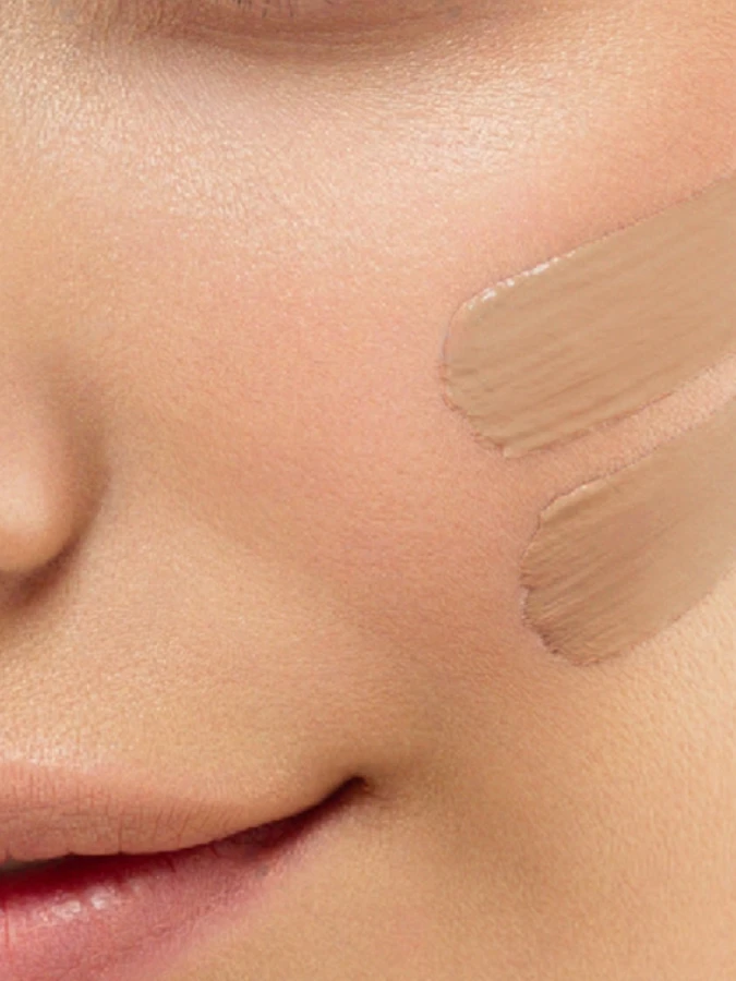 Невесомый тональный крем с фактором защиты от солнца Frudia Bare Skin Foundation Free Sun SPF50+PA++++