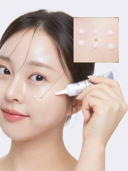 Точечный крем против воспалений с экстрактом чеснока и спикулами VT Garlic AC Reedle Shot Spot Cream