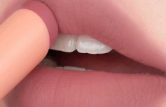 Мягкая кремовая помада в лиловом оттенке rom&nd Zero Matte Lipstick 22 Mauve Beans