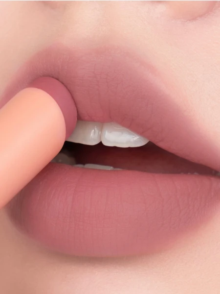Мягкая кремовая помада в лиловом оттенке rom&nd Zero Matte Lipstick 22 Mauve Beans