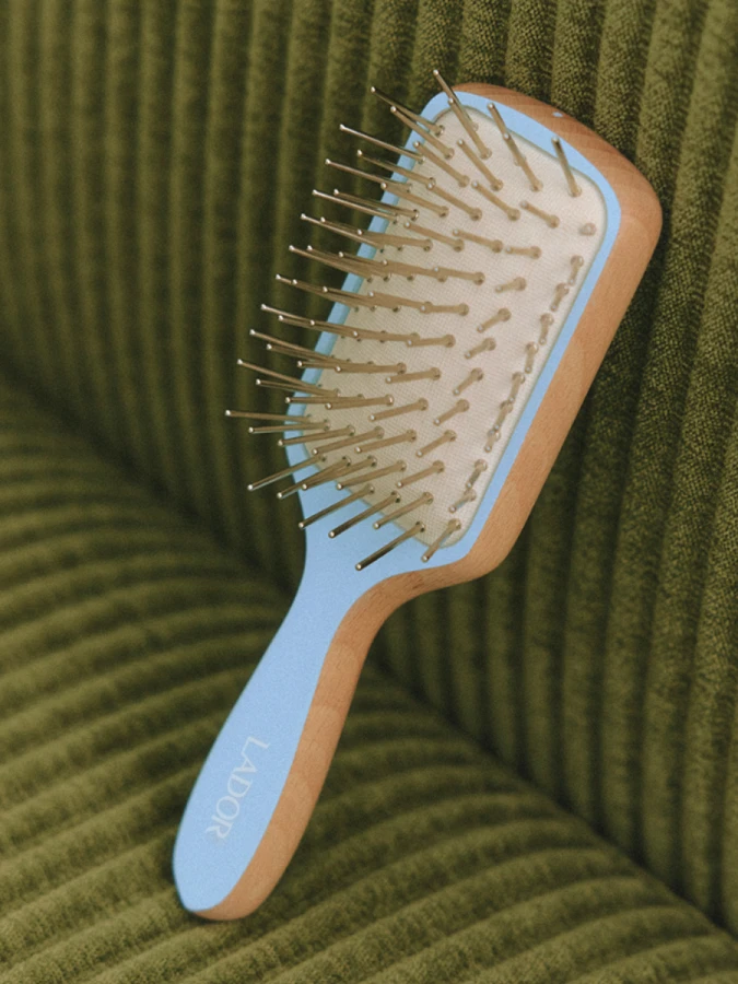 Деревянная массажная расчёска для волос La’dor Detangling Paddle Hair Brush (Blue)