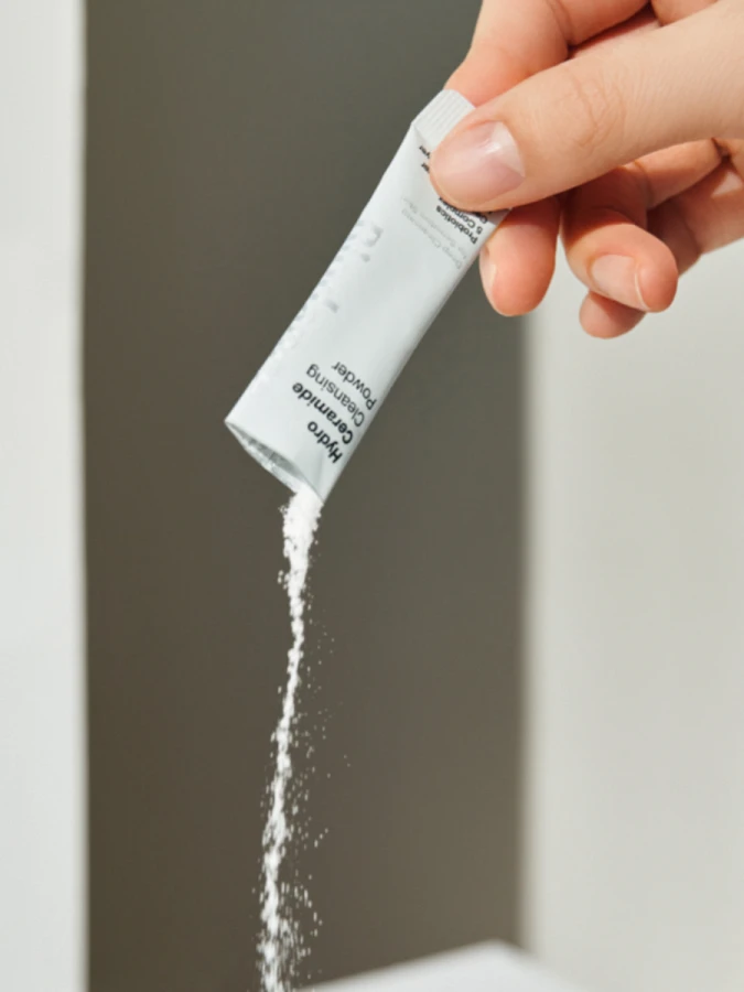 Мягкая энзимная пудра с комплексом пробиотиков и керамидами Biodance Hydro Ceramide Cleansing Powder