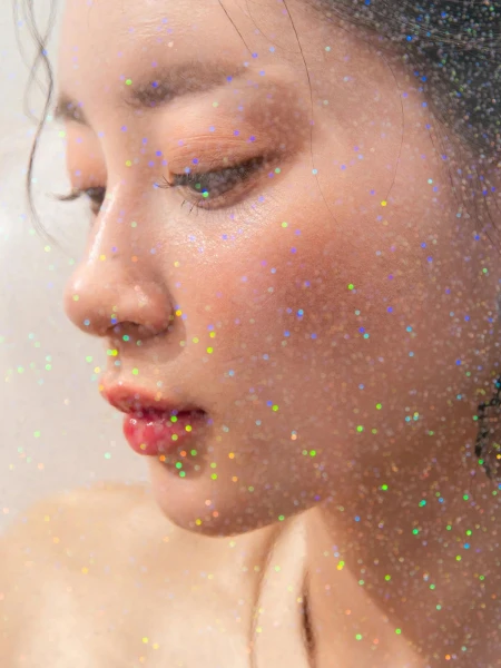 Жидкий блеск для губ с сияющими частицами в кораловом оттенке rom&nd Glasting Water Gloss 01 Sanho Crush