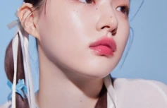 Сияющая сыворотка-хайлайтер в холодном оттенке FEEV Hyper-Fit Shimmering Serum Peach Fairy