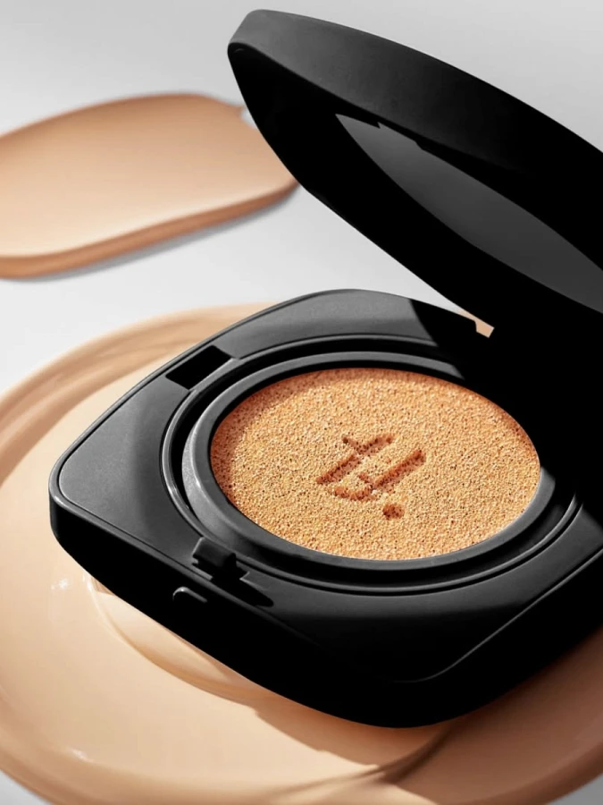 Тональное средство с сияющим финишем TFIT Layering Fit Glow Cushion EX C01 Porcelain SPF50+ PA++++