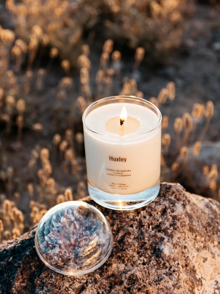 Маленькая ароматическая свеча для дома с ароматом марокканского сада Huxley Candle Moroccan Gardener