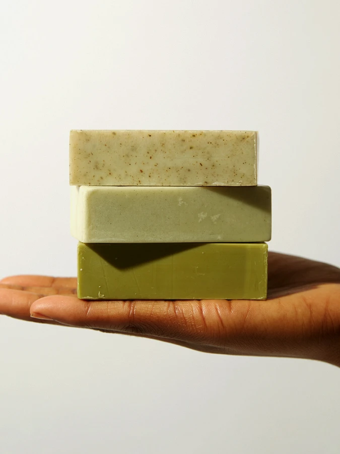 Твердый шампунь с розмарином AROMATICA Rosemary Scalp Scaling Shampoo Bar