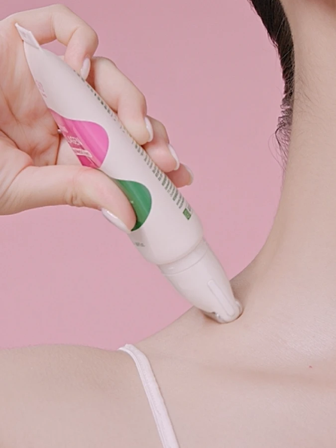 Разглаживающий крем-роллер с ретиналем для шеи CKD Retino Collagen Small Molecule 300 Guasha Neck Cream