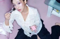 Сияющие румяна в розовом оттенке Huemi Inner Glow Soft Blush №01 Pink Fantasy