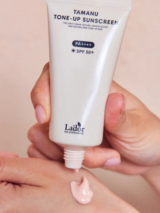 Солнцезащитный крем для ровного тона кожи с маслом таману La’dor Tamanu Tone-up Sunscreen SPF 50+ PA++++