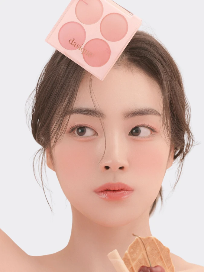 Палетка спрессованных румян в тёплых конфетных ягодных оттенках Dasique Blending Mood Cheek #07 Candy Berry