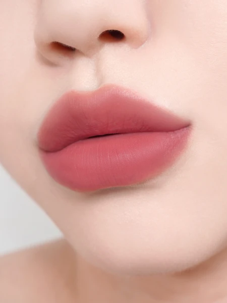 Жидкий тинт для губ с полуматовым финишем BRAYE Water Blur Tint 03 Classy Жидкий тинт для губ с полуматовым финишем BRAYE Water Blur Tint 03 Classy