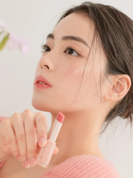 Глянцевая помада в оттенке ягод шиповника Dasique Mood Glow Lipstick #04 Rosehip