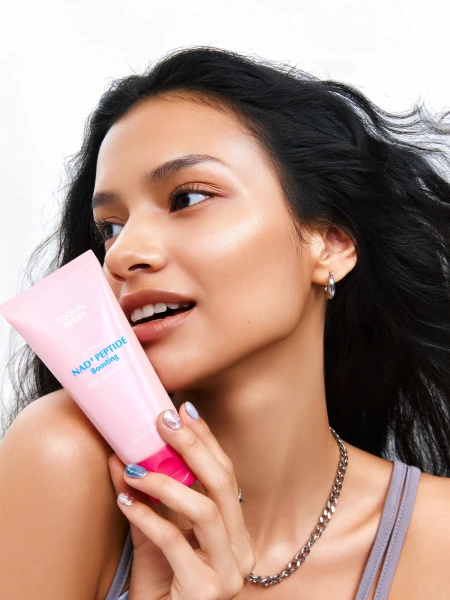 Разглаживающая маска-плёнка с пептидами EQQUALBERRY NAD+ Peptide Boosting Night Wrapping Mask