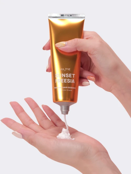 Парфюмированная эссенция для волос с ароматом груши и фрезии JUL7ME Perfume Hair Essence Sunset Freesia