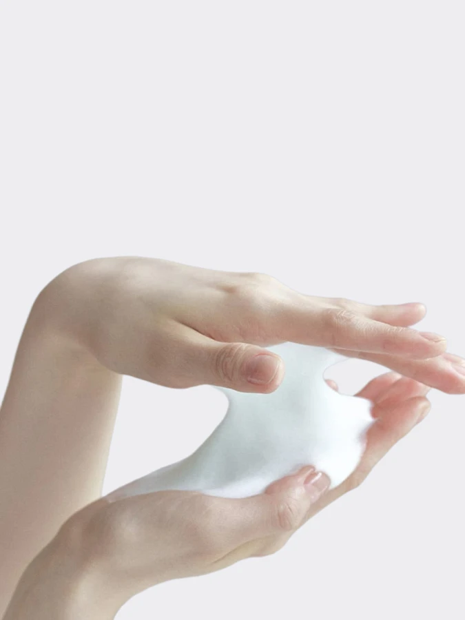 Противовоспалительная пенка для умывания с экстрактом нони Celimax The Real Noni Acne Bubble Cleanser