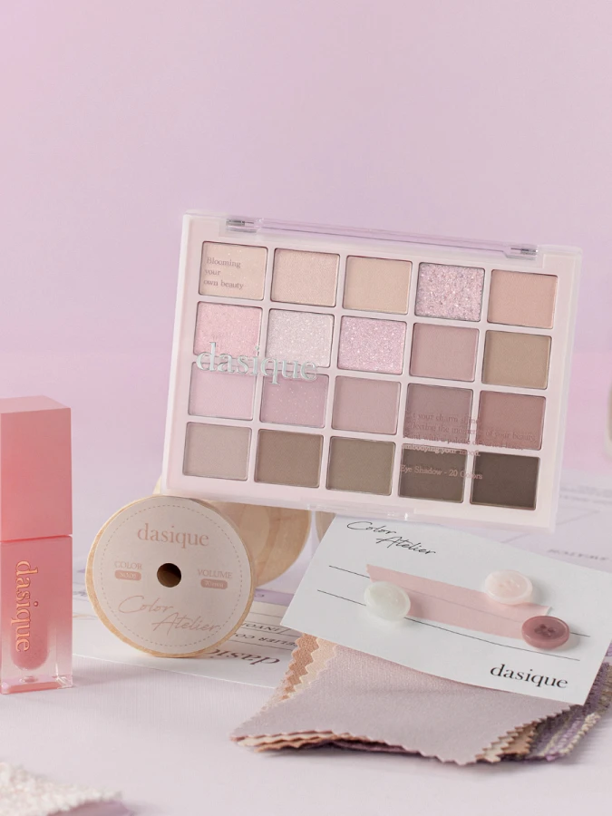 Большая палетка теней для век Dasique Mood Shadow Palette #02 Cool Basic