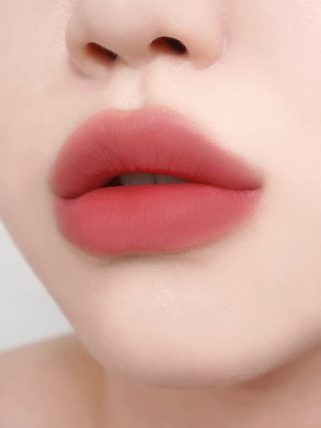 Жидкий пигмент для губ с полуматовым финишем BRAYE Water Blur Tint 05 Cordial