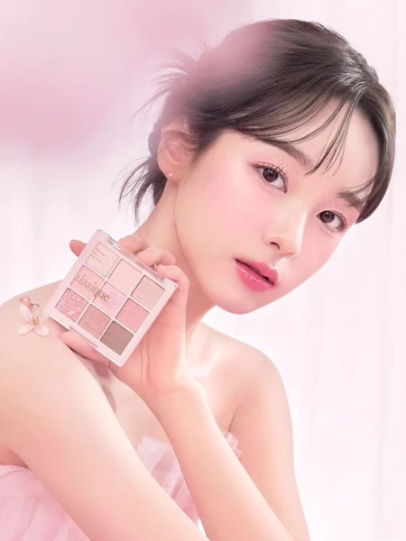 Палетка теней для век Dasique Sakura Shadow Palette #Romantic Blossom