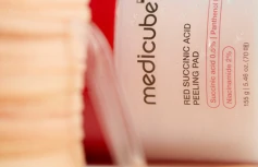 Противовоспалительные пилинг-пэды с янтарной кислотой Medicube Red Succinic Acid Peeling Pad