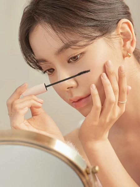 Удлиняющая тушь с эффектом подкручивания ресниц в чёрном оттенке Dasique Mood Up Mascara Long & Curl #01 Black