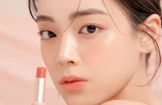 Глянцевая помада в нюдовом тыквенном оттенке Dasique Mood Glow Lipstick #02 Nude Pumpkin