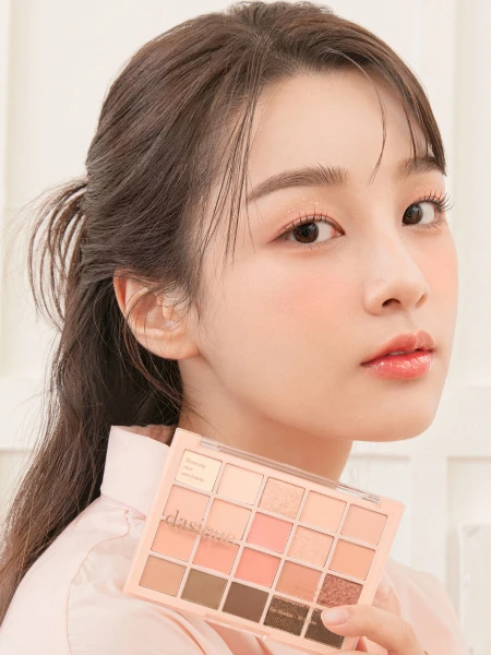 Большая палетка теней для век Dasique Mood Shadow Palette #03 Spring Coral