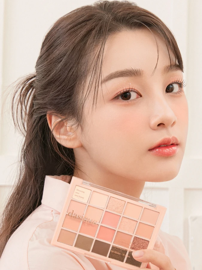 Большая палетка теней для век Dasique Mood Shadow Palette #03 Spring Coral