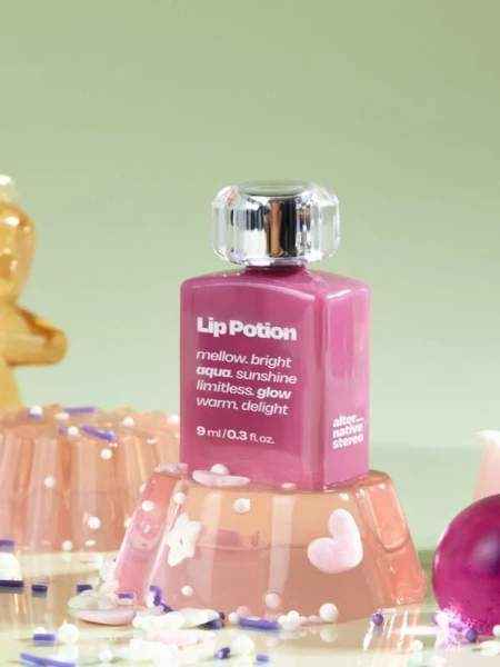 Легкий увлажняющий блеск-тинт для губ ALTERNATIVE STEREO Lip Potion Aqua Glow No.8 Sugar Purple