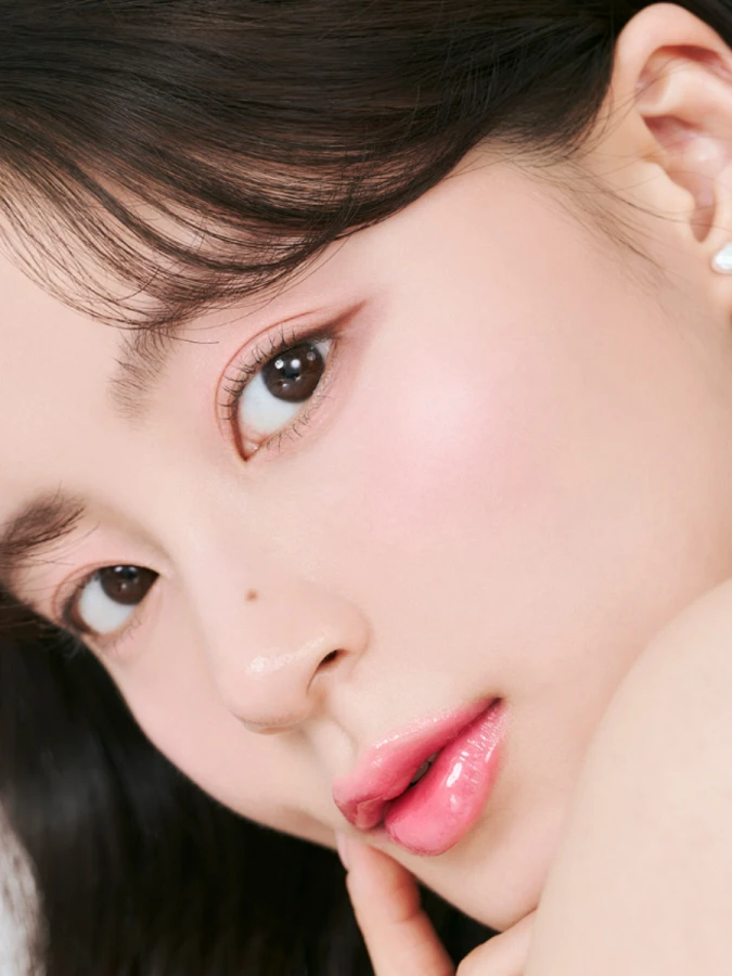 Оттеночный бальзам для губ в оттенке лепестков пиона rom&nd Glasting Melting Balm 09 Peonies