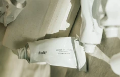 Увлажняющий крем для рук с древесно-мускусным ароматом MAXI Huxley Berber Portrait Hand Cream