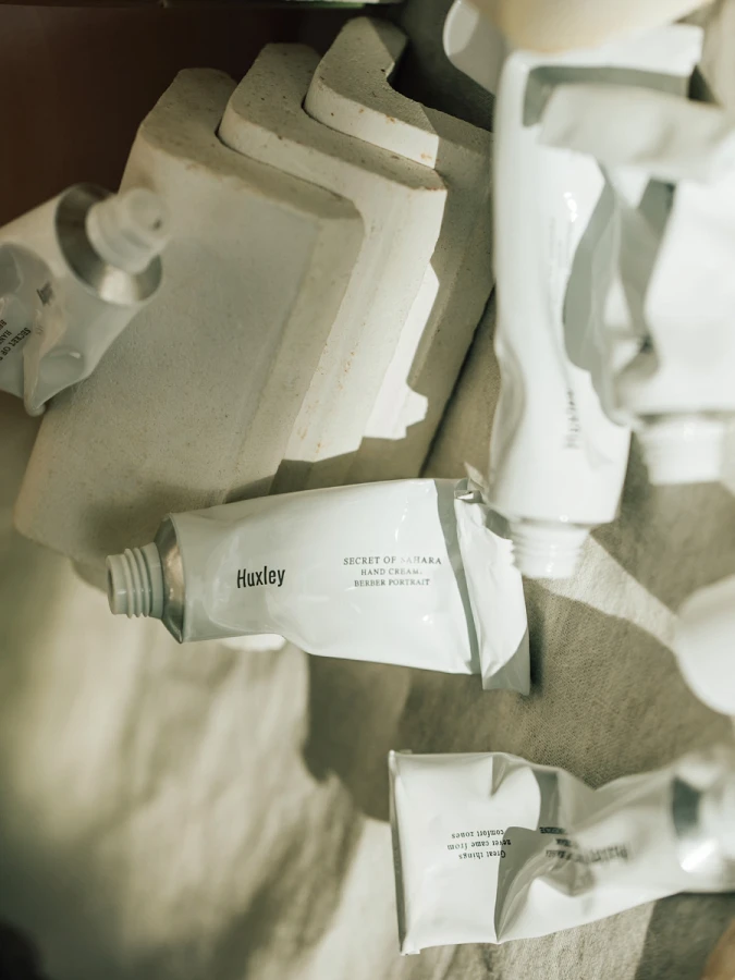 Увлажняющий крем для рук с древесно-мускусным ароматом MAXI Huxley Berber Portrait Hand Cream