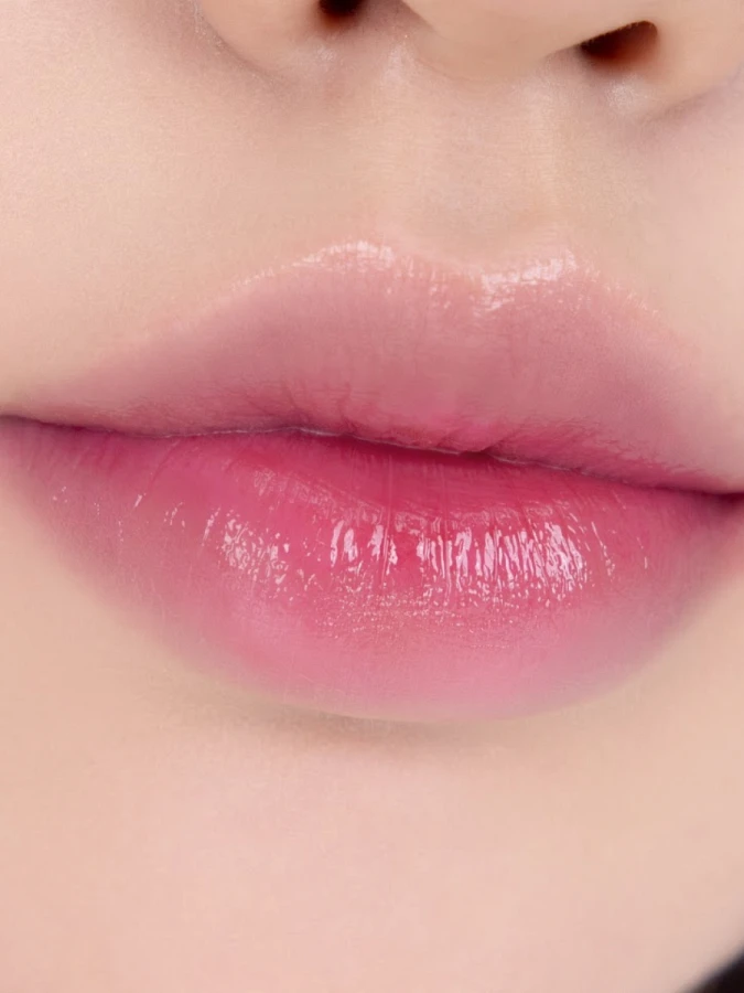 Лёгкий глянцевый тинт в розовом оттенке rom&nd DEWY·FUL Water Tint 10 Murmur Pink