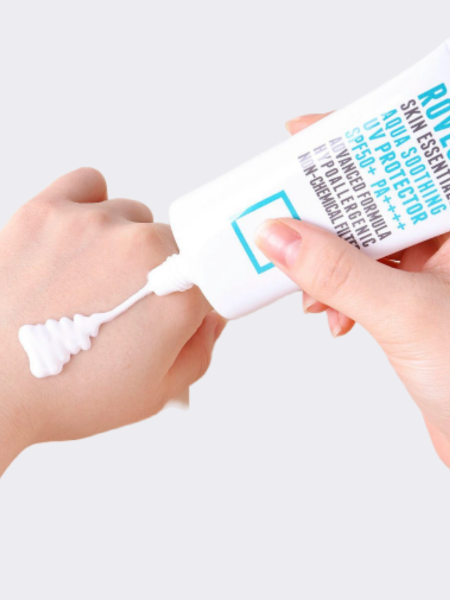 Легкий солнцезащитный крем на физических фильтрах ROVECTIN Skin Essentials Aqua Soothing UV Protector SPF50+PA++++ Легкий солнцезащитный крем на физических фильтрах ROVECTIN Skin Essentials Aqua Soothing UV Protector SPF50+PA++++
