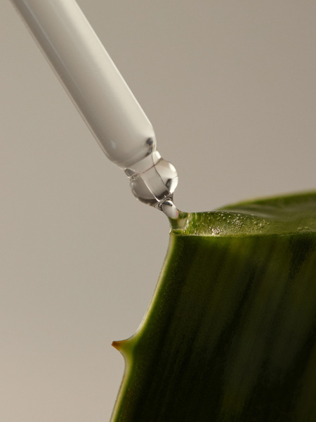 Увлажняющая сыворотка с алоэ, гиалуроновой кислотой и пантенолом Aromatica Aloe Hy-ffective Serum Увлажняющая сыворотка с алоэ, гиалуроновой кислотой и пантенолом Aromatica Aloe Hy-ffective Serum