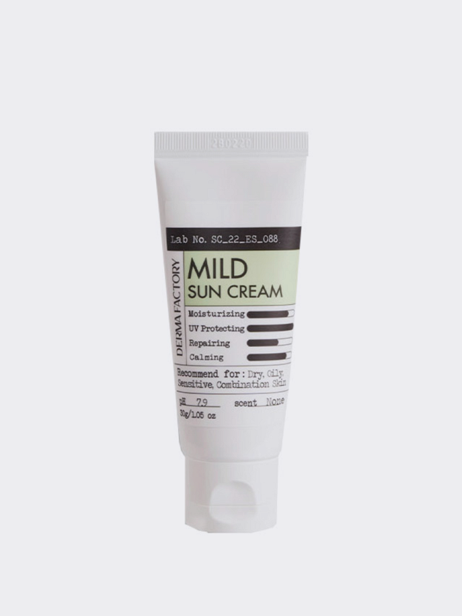 Мягкий солнцезащитный крем с экстрактом полыни Derma Factory Mild Sun Cream SPF50+ PA++++