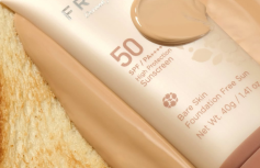 Невесомый тональный крем с фактором защиты от солнца Frudia Bare Skin Foundation Free Sun