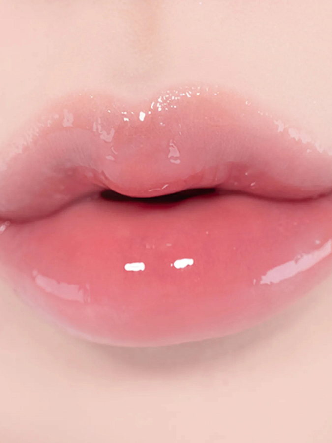 Лёгкий глянцевый блеск для губ fwee 3D Voluming Gloss A01 Vanilla 30%